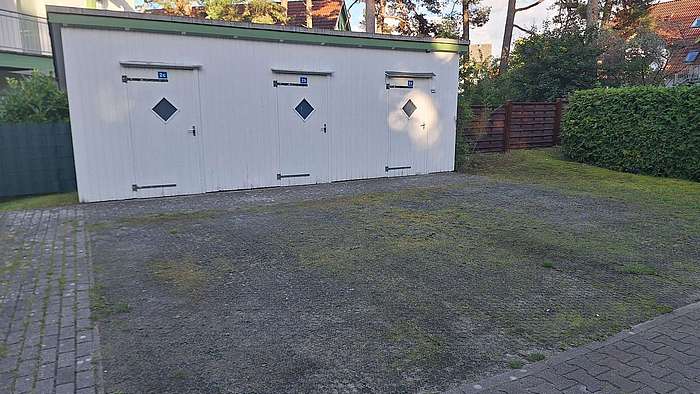 Stellplatz und Schuppen