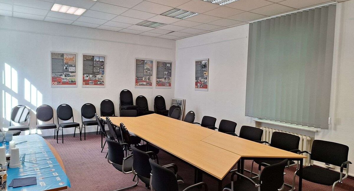 Büro / Versammlung