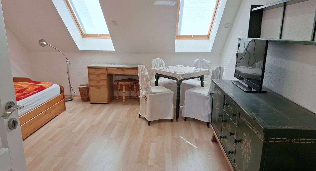 Haus rechts - Zimmer 2 OG