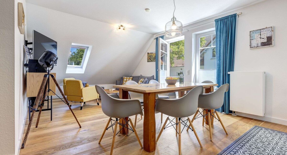 Wohnzimmer mit Essbereich