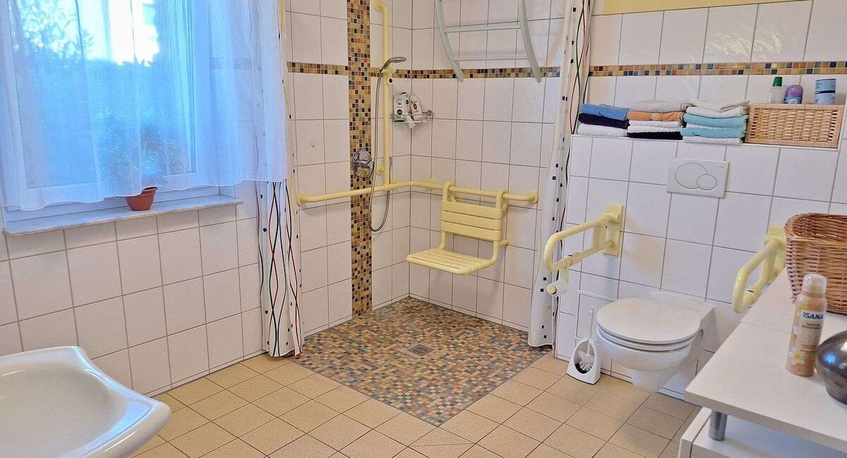 Haus rechts - Bad EG