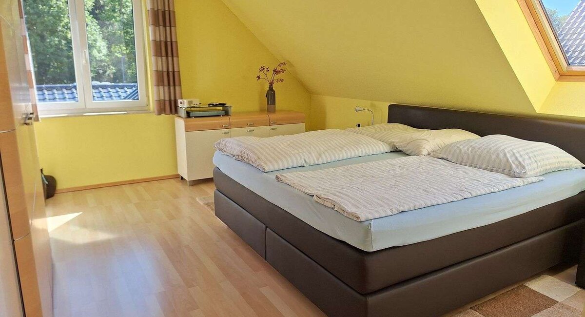 Haus links - Zimmer 2 OG