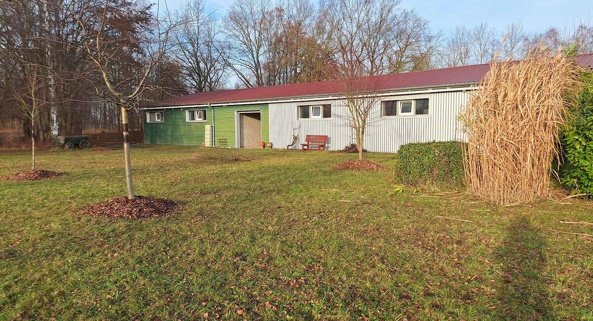 Garage und Stall